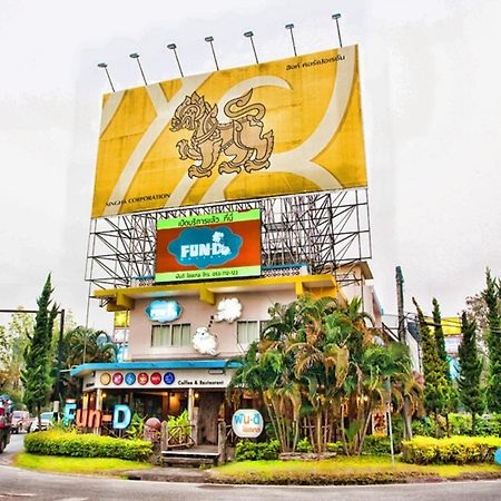 Fun-D Hostel Chiang Rai Exteriör bild