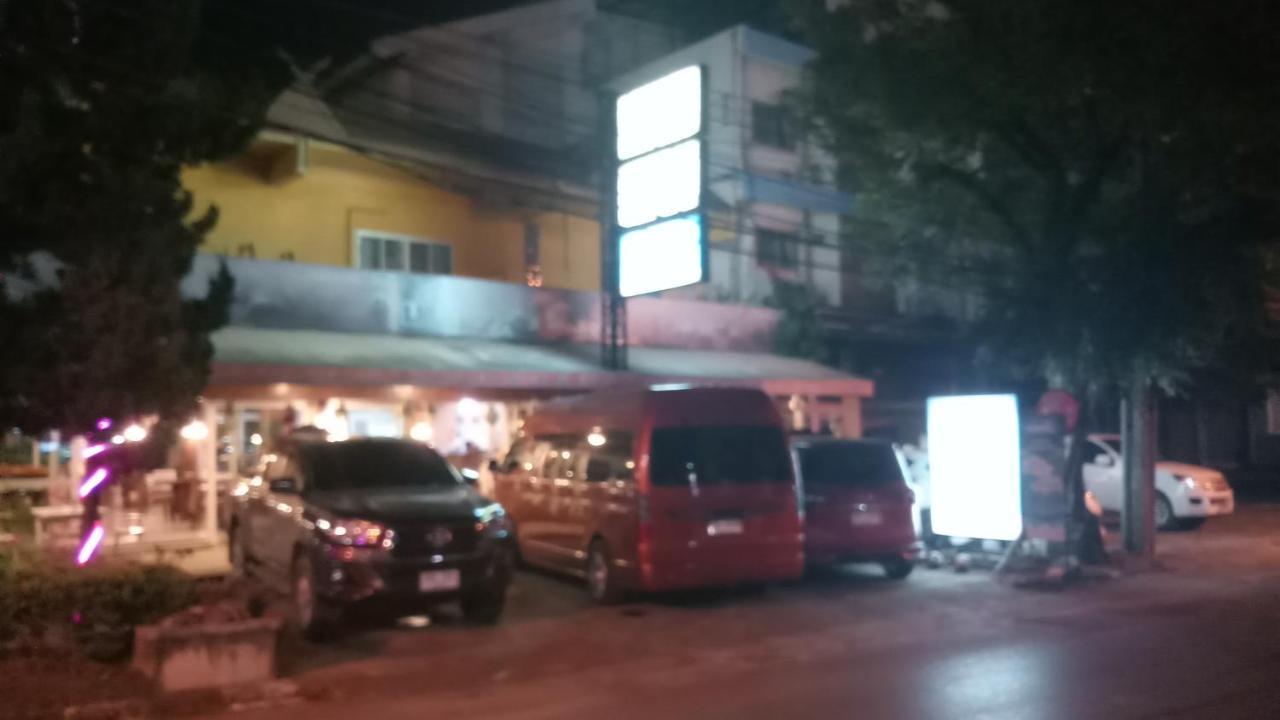 Fun-D Hostel Chiang Rai Exteriör bild